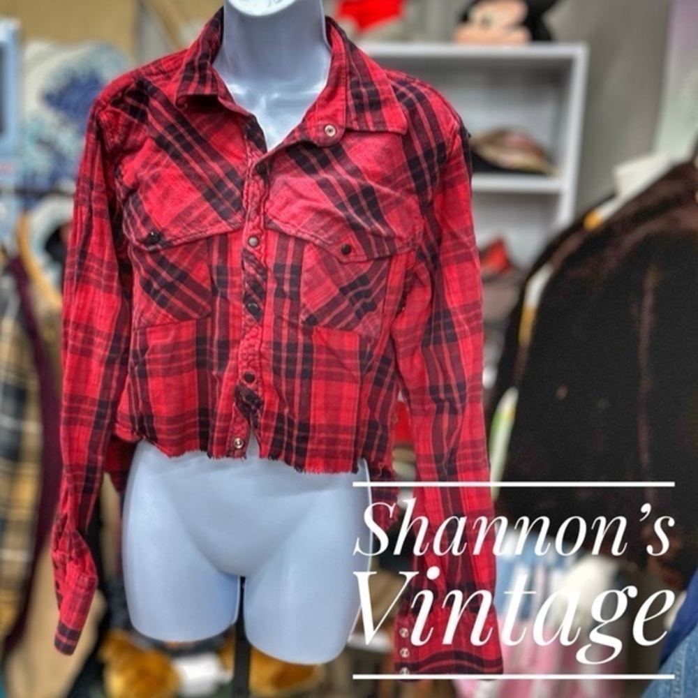 Surface to Air sz large cropped flannel snap button shirt A22